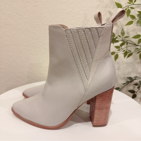 Kaanas Perm Cowboy Ankle Leather Boot in Ivory NWOT Size 6M - Picture 3 of 12